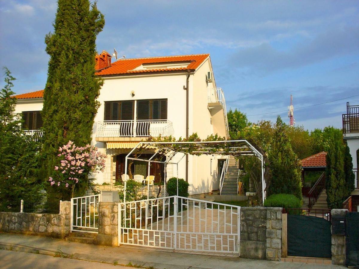 Casa Helvetia Njivice Exterior photo